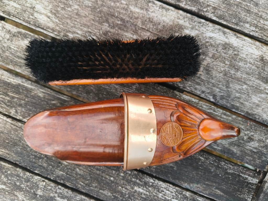 Houten klompje met kledingborstel, Enlèvement ou Envoi