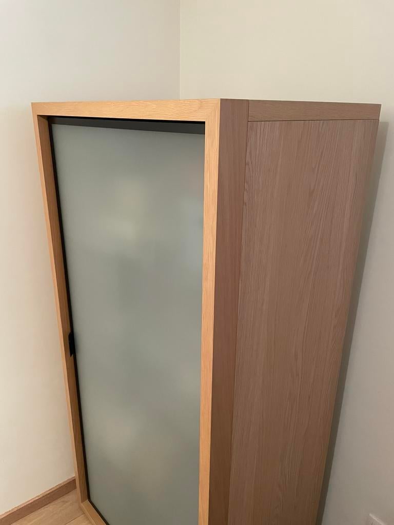 Hulsta Vitrinekast met melk glas, Huis en Inrichting, Ophalen, Zo goed als nieuw