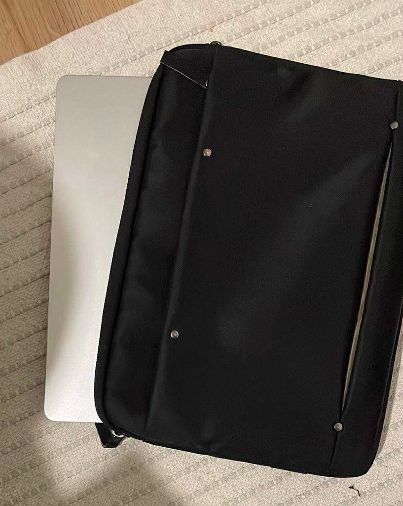 Macbook laptoptas, Computers en Software, Ophalen, Zo goed als nieuw