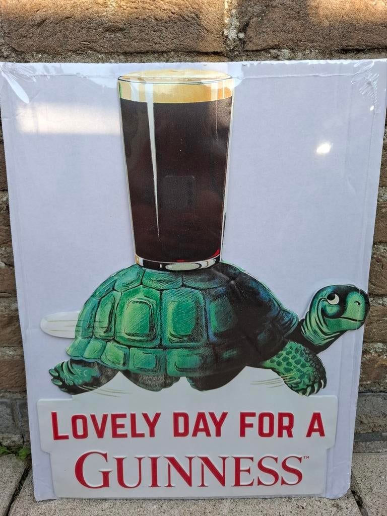 Rare panneau d'affichage original en forme de tortue Guinnes, Collections, Marques de bière, Enlèvement ou Envoi, Neuf, Panneau, Plaque ou Plaquette publicitaire