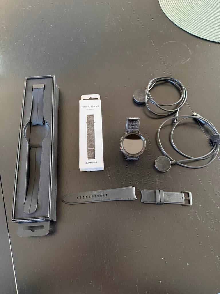 Samsung Galaxy Watch 5 Pro + Fabric band + oplader, Handtassen en Accessoires, Smartwatches, Ophalen of Verzenden, Zo goed als nieuw