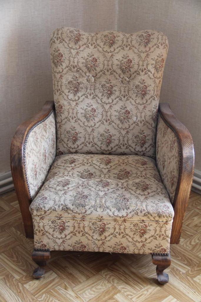 Fauteuil tapissé art-déco à restaurer, Enlèvement