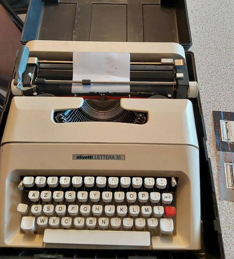 Vintage typemachine Olivetti, Ophalen, Gebruikt