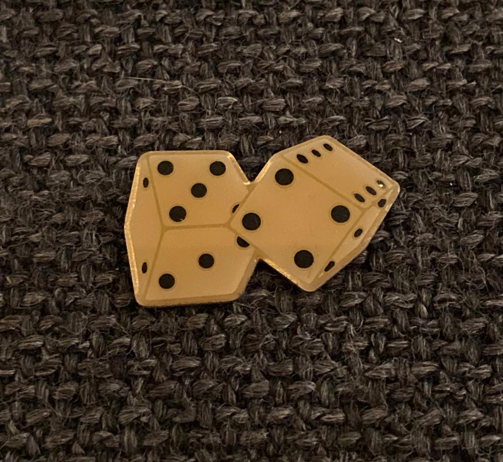 PIN - DOBBELSTENEN, Verzamelen, Verzenden, Gebruikt, Overige onderwerpen, Speldje of Pin