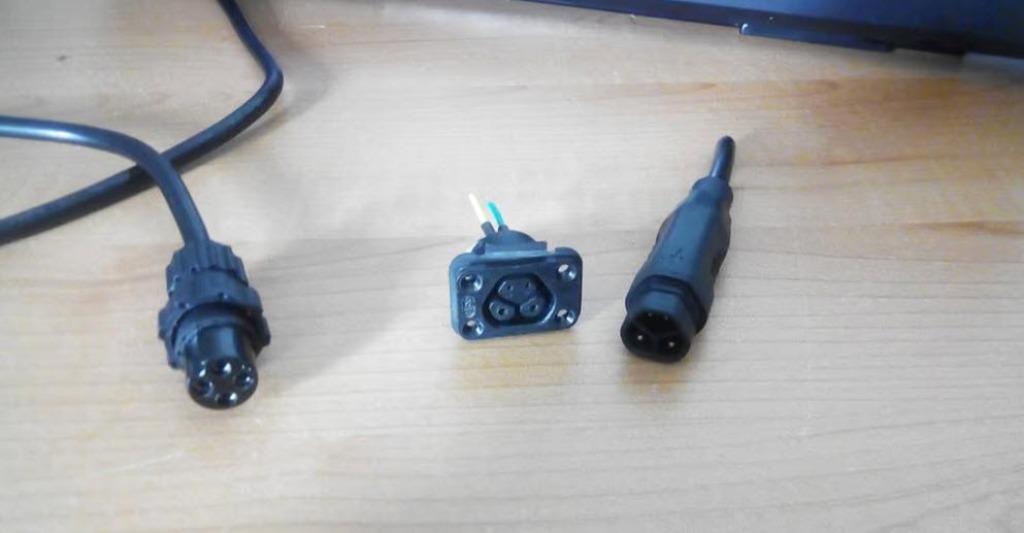 2 nieuwe connectors voor lader SSLC165V42 / TFL.SD214191680, Fietsen en Brommers, Ophalen, Nieuw
