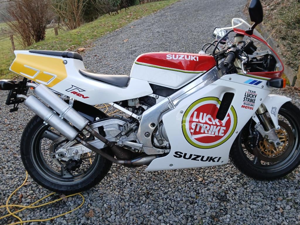 SUZUKI RGV 250 LUCKY STRIKE EDITION 1991, Motoren, Motoren | Suzuki, 250 cc, 2 cilinders, Super Sport, Particulier