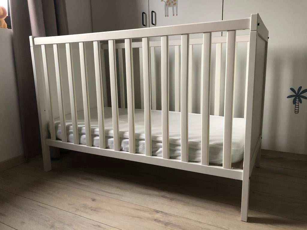 Ikea babybed met toebehoren, Kinderen en Baby's, Babywiegjes en Ledikanten, Gebruikt, Ledikant, Ophalen