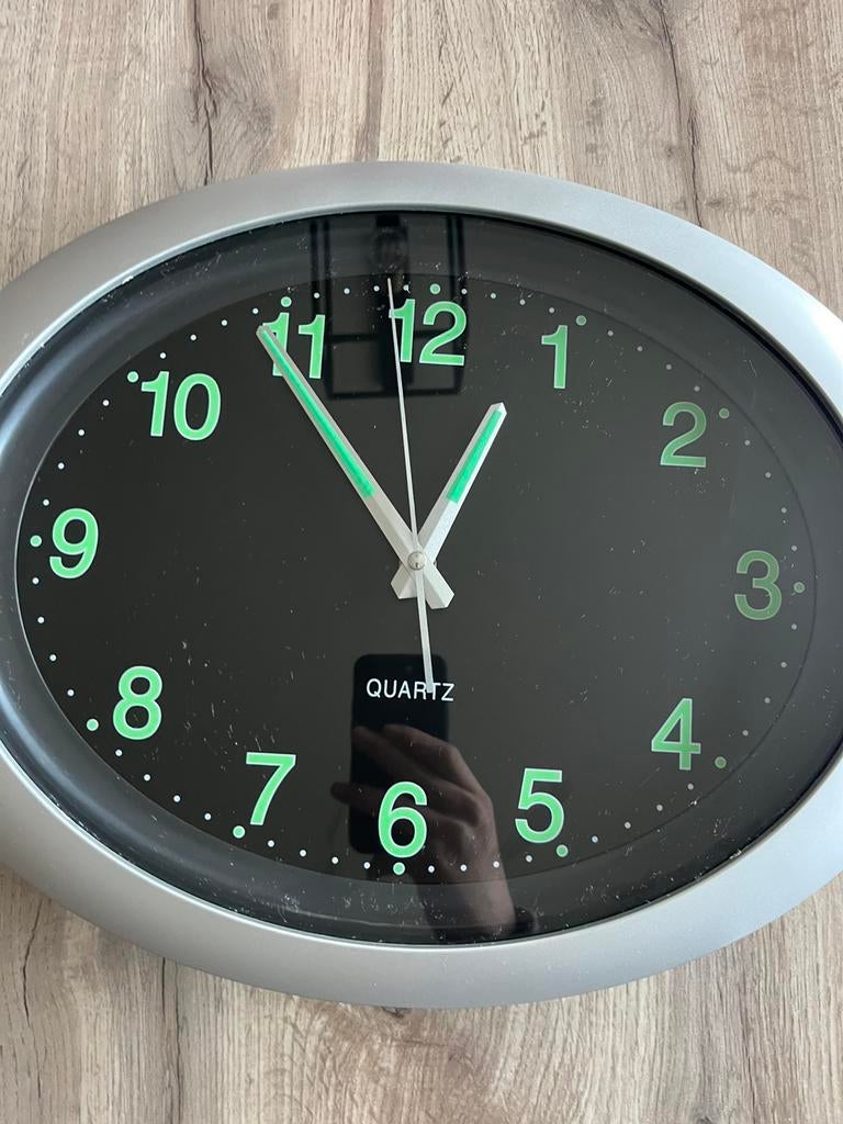 Quartz klok groen, Ophalen of Verzenden, Gebruikt, Analoog, Wekker of Tafelklok