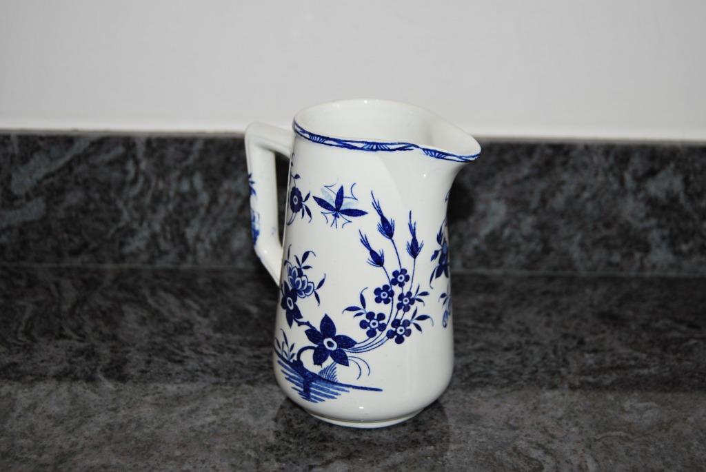 BOCH GRAND BOUQUET. CRUCHE A LAIT, A EAU ..., Antiquités & Art, Enlèvement ou Envoi