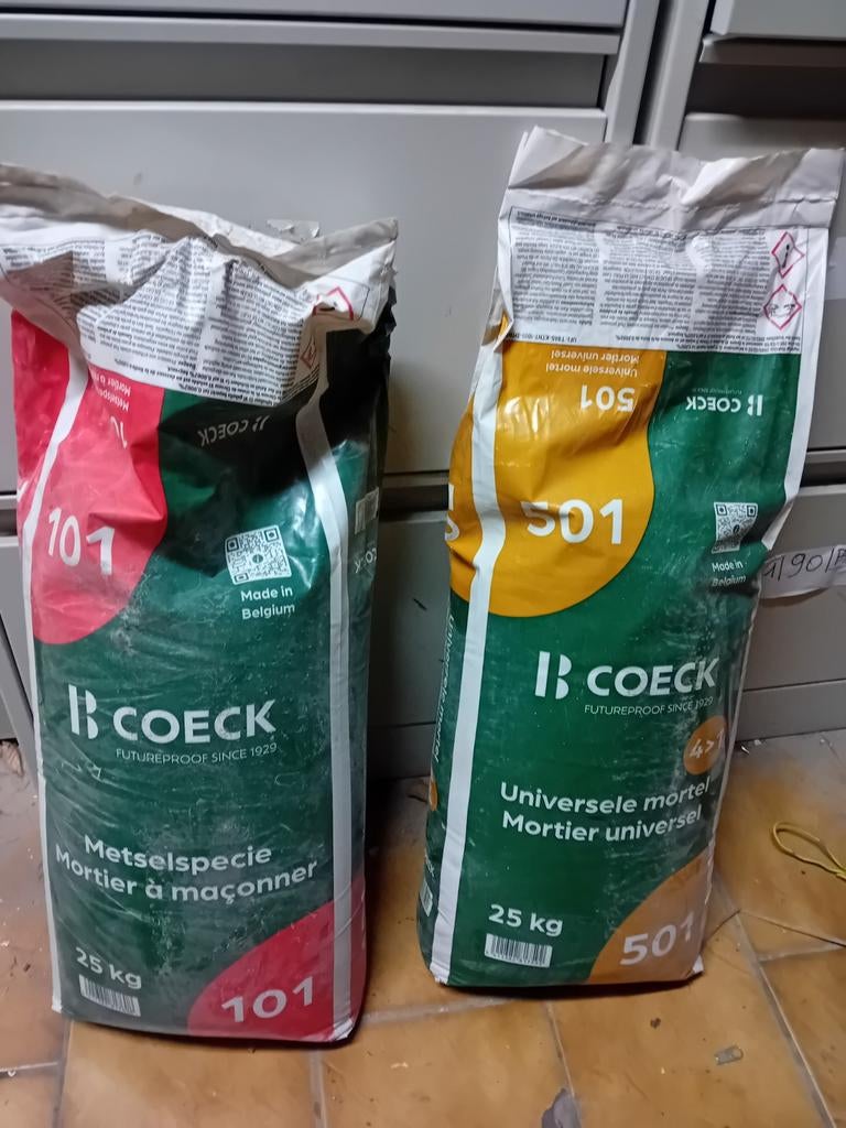 25 kilo mortel en 25 kilo metselspecie van het merk Coeck, Ophalen