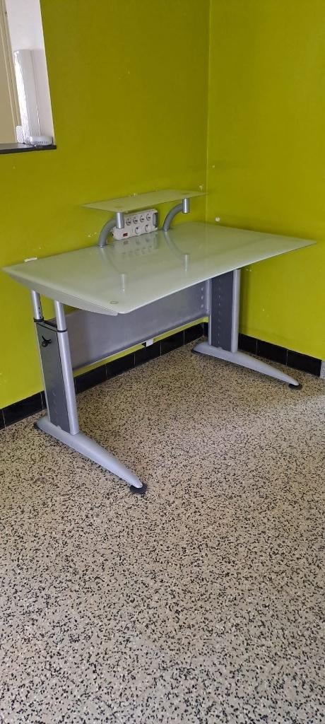 Bureau, Ophalen, In hoogte verstelbaar, Gebruikt