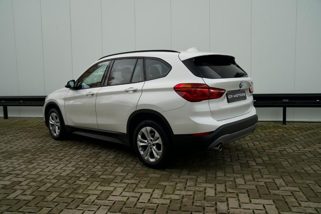 BMW X1 sDrive 18d | AUTOMAAT | CAMERA | AIRCO | NAVI, Auto's, BMW, Stof, 4 cilinders, Wit, 1545 kg