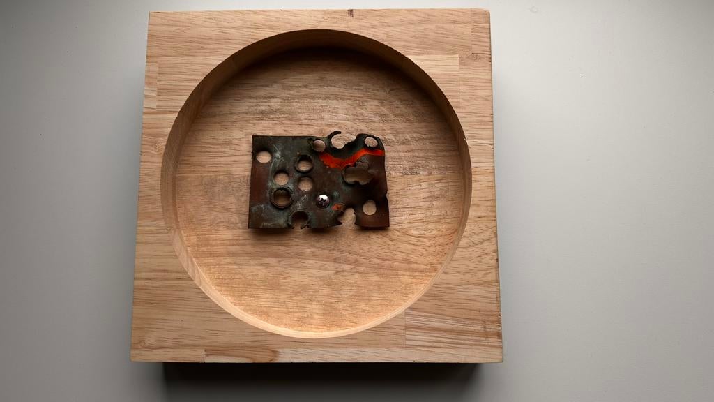 Panamarenko koperen plaat met kogelgaten, Ophalen of Verzenden