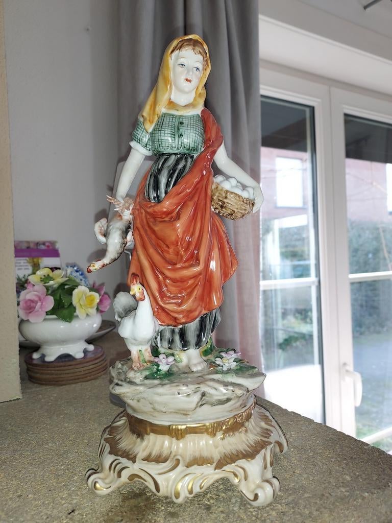 Meisje met kippen dresden porcelein, Ophalen