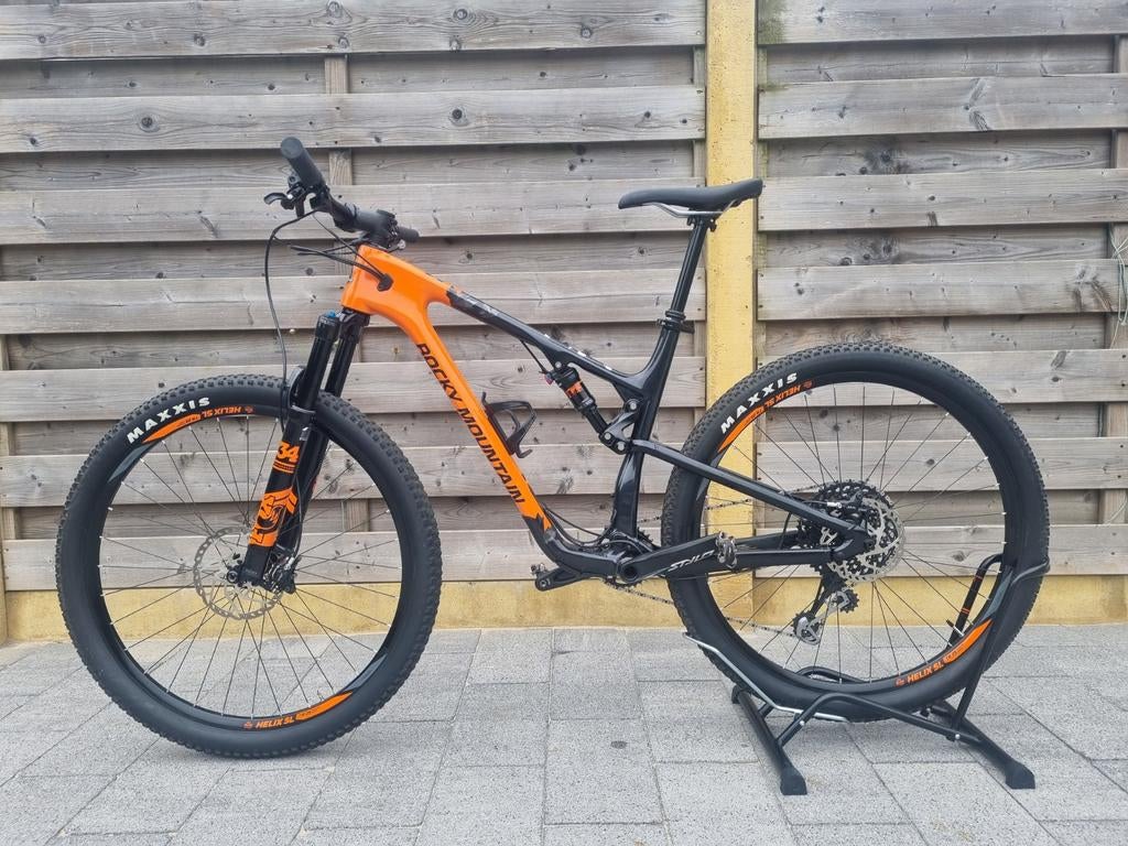 Rocky Mountain element 50 - carbon, Fietsen en Brommers, Fietsen | Mountainbikes en ATB, Ophalen, Zo goed als nieuw