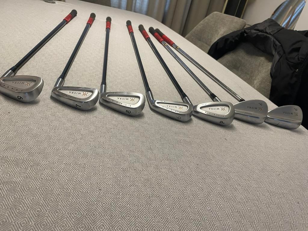 Miura CB-301 Forged IJzers (6-PW) + 2 Wedges – Premium Set, Sport en Fitness, Golf, Ophalen, Zo goed als nieuw, Set