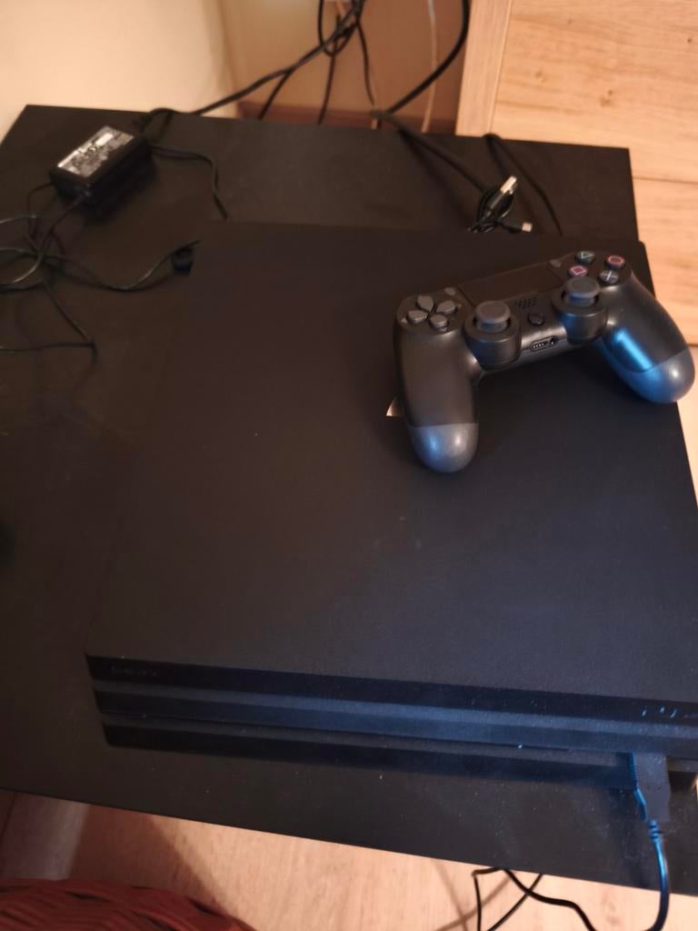 Échange ou à  vendre Playstation 4 pro 1tb faire offre, Enlèvement, Comme neuf, Playstation 5