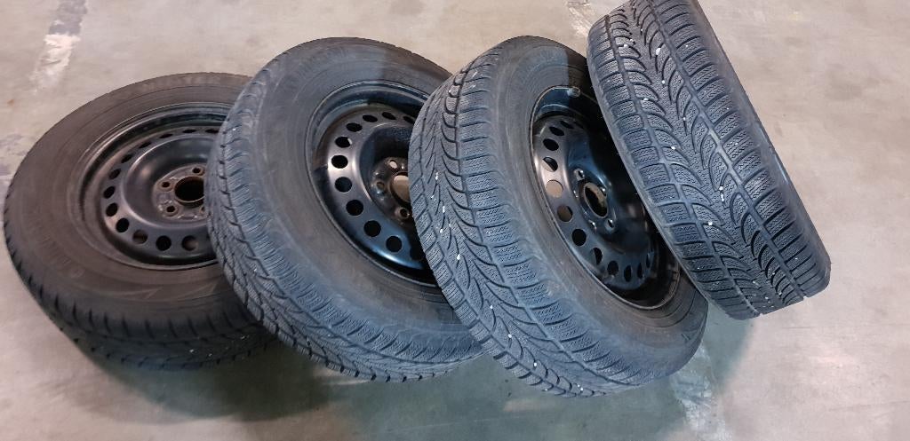 4 jantes hiver ASX 5x114.3 (pneus 7mm / 215 65 16 102H), Autos : Pièces & Accessoires, Pneus & Jantes, Pneus et Jantes, Pneus hiver