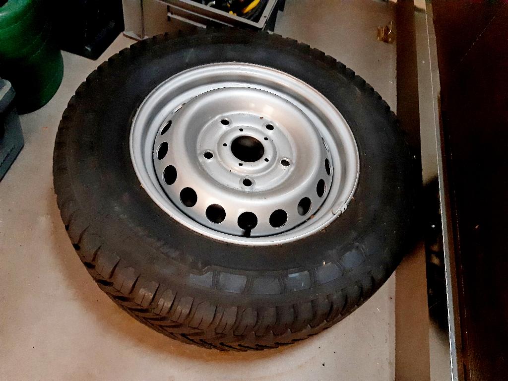 pneu de secours pour Camping-car ou ford transit, Autos : Pièces & Accessoires, Pneus & Jantes, Pneus et Jantes, 4 Saisons, Neuf