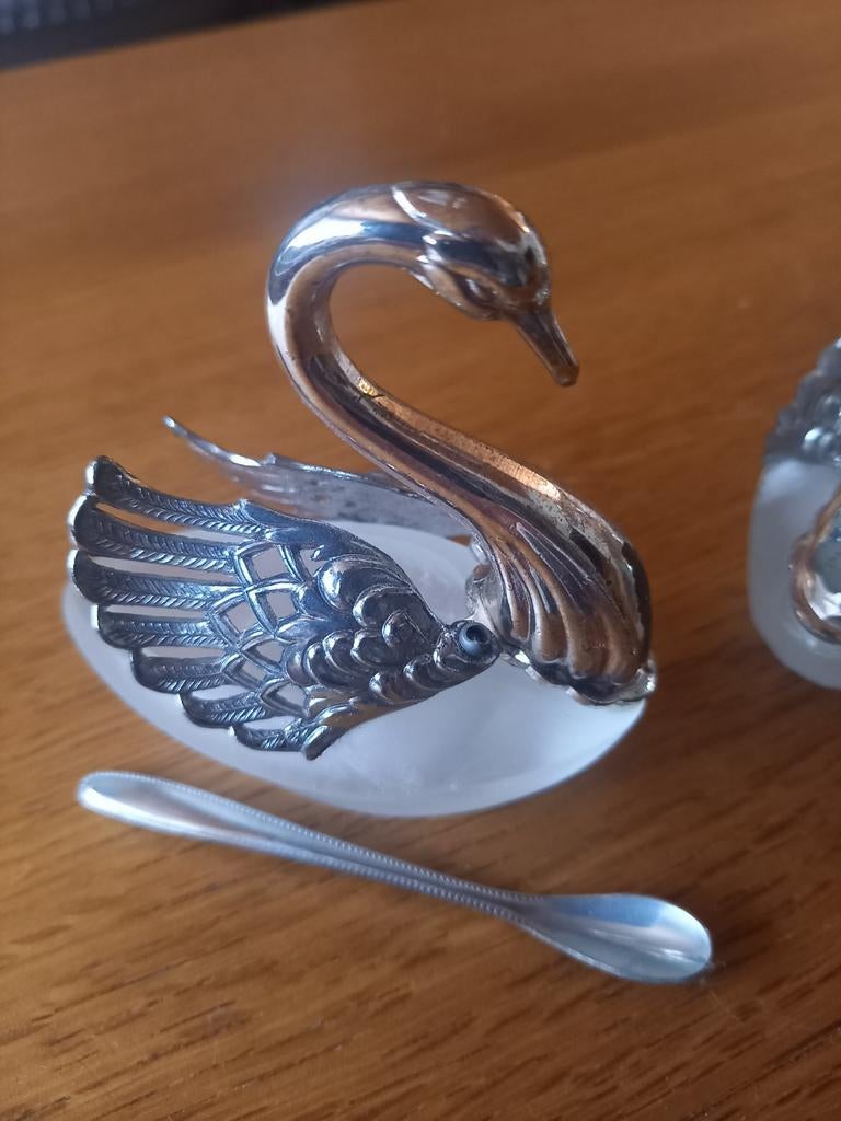 Miniatuur decoratief servies + 2 vintage zwanen(zout/suiker), Ophalen