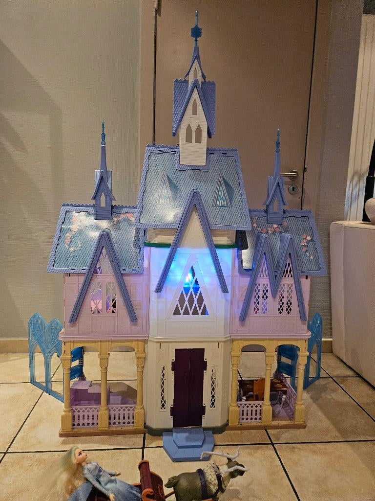 Frozen 2 arendelle kasteel, Ophalen, Zo goed als nieuw, Poppenhuis