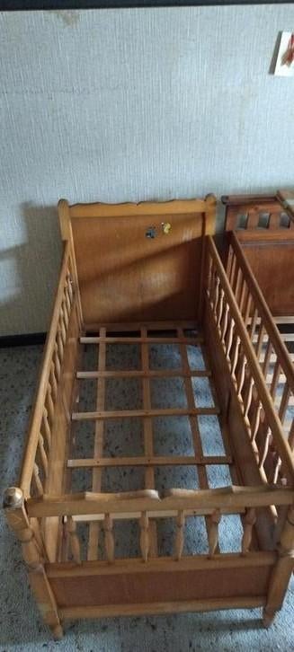 Vintage  Houten kinderbed 140cm MOET WEG, Huis en Inrichting, Slaapkamer | Bedden, Ophalen, Gebruikt, 190 cm of minder, Hout