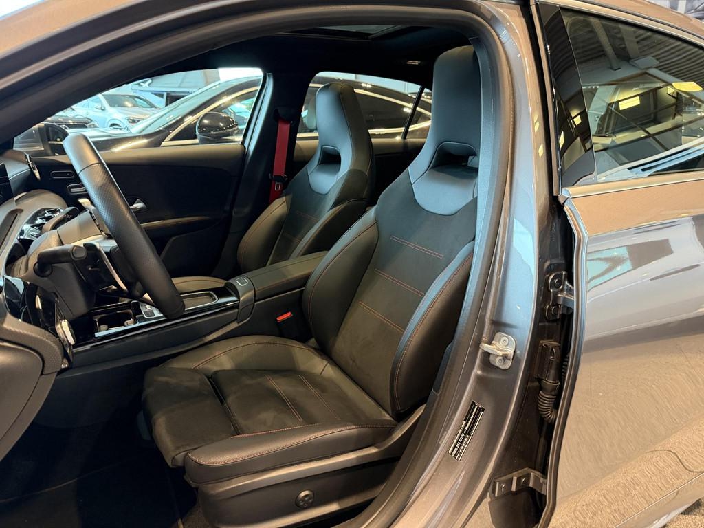 Mercedes-Benz Mercedes-AMG A 35 Hatchback AMG Line | Panoram, Auto's, Mercedes-Benz, Automaat, Stof, Euro 6, 4 cilinders