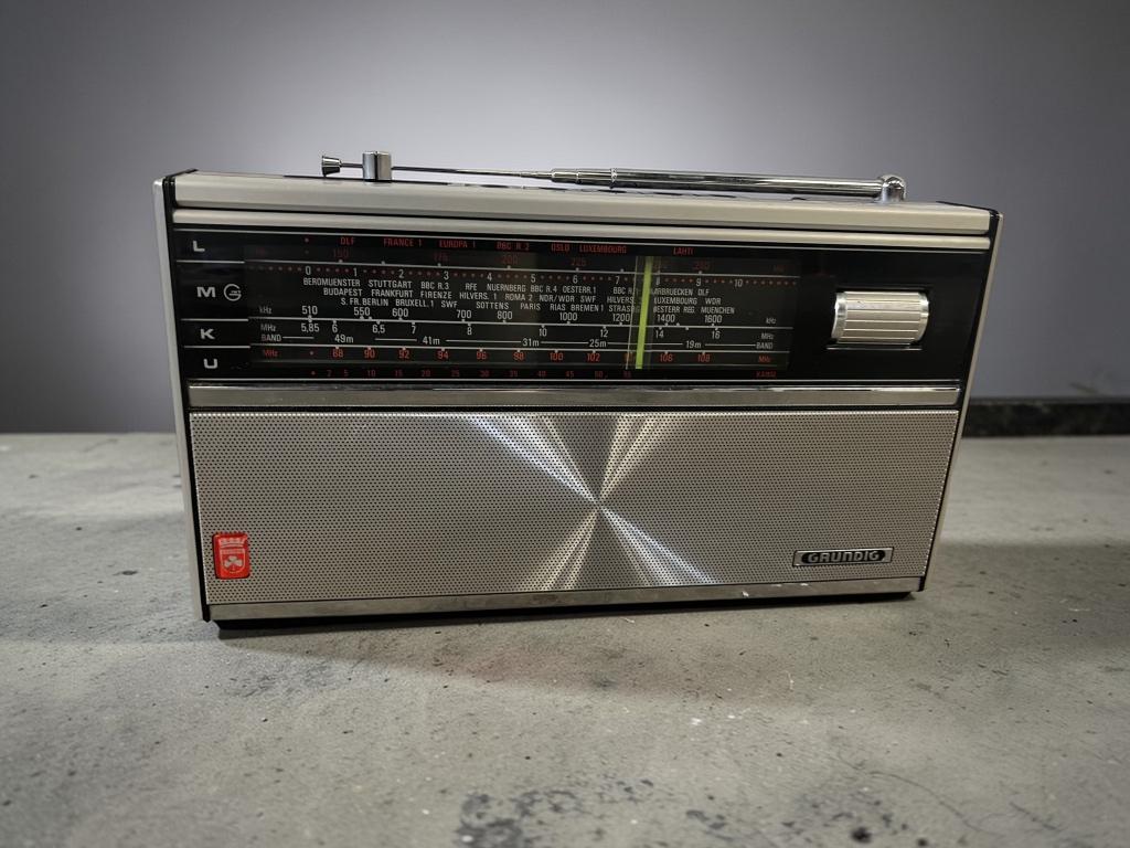 vintage draagbare radio Grundig Prima Boy 600, Antiek en Kunst, Antiek | Tv's en Audio, Ophalen