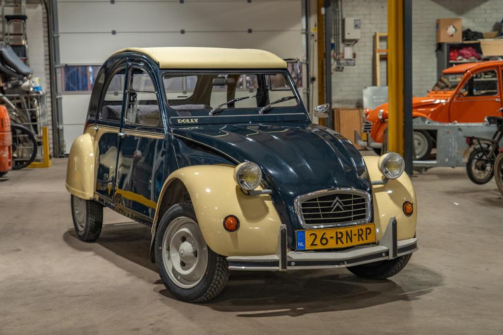 Citroen 2 CV 6 Special Dolly replica donkerblauw/ beige, Auto's, Voorwielaandrijving, 4 deurs, 602 cc, Blauw