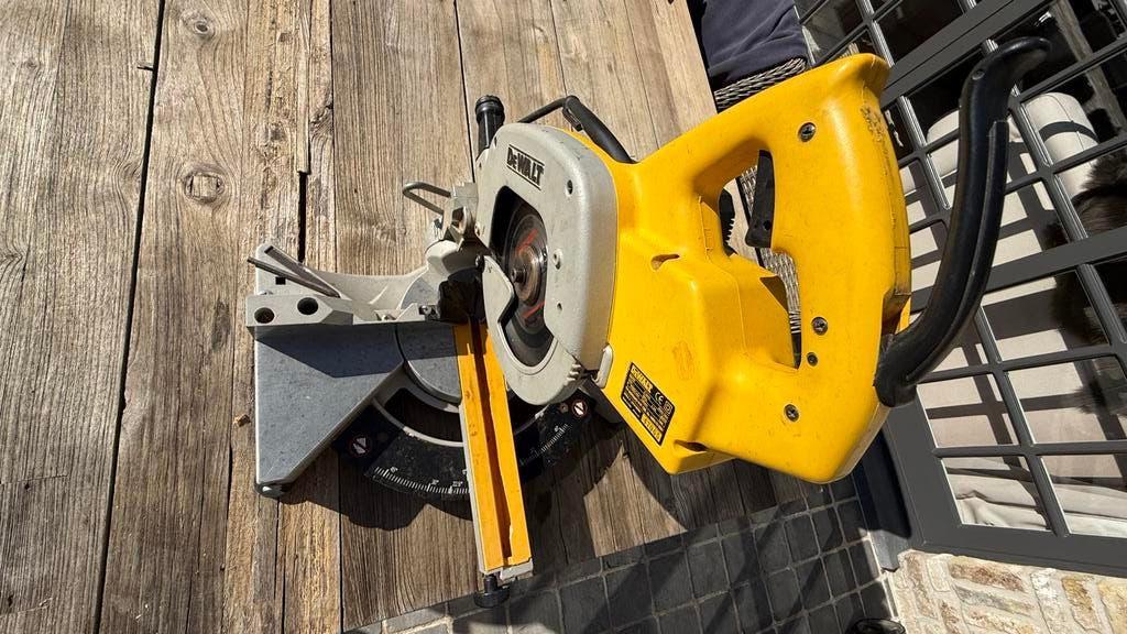 Dewalt verstekzaag, Ophalen