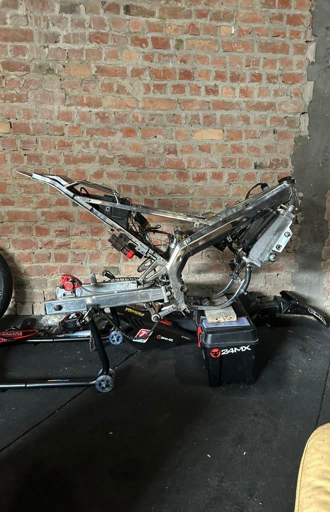 Derbi senda limited edition frame met papieren!, Fietsen en Brommers, Ophalen, Zo goed als nieuw, 0 cc, Overige typen