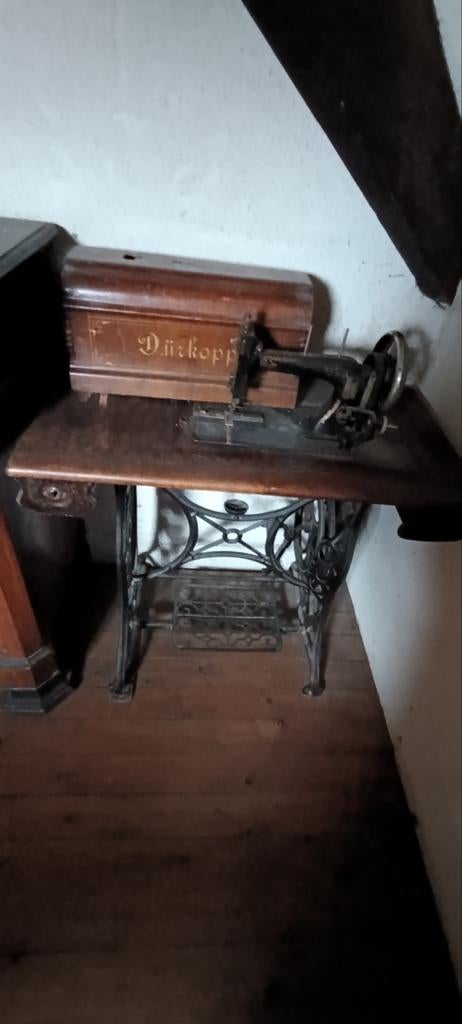 Machine à coudre antique de marque DURKOPP., Enlèvement
