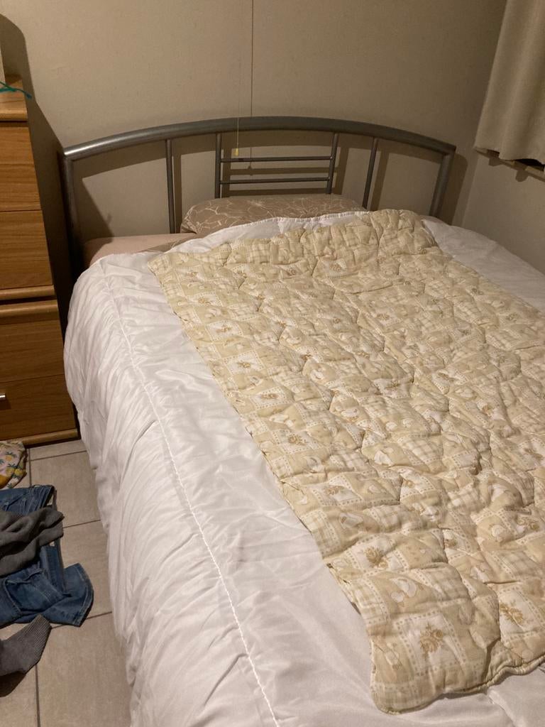 Bed gratis, Huis en Inrichting, Slaapkamer | Complete slaapkamers, Ophalen, Gebruikt