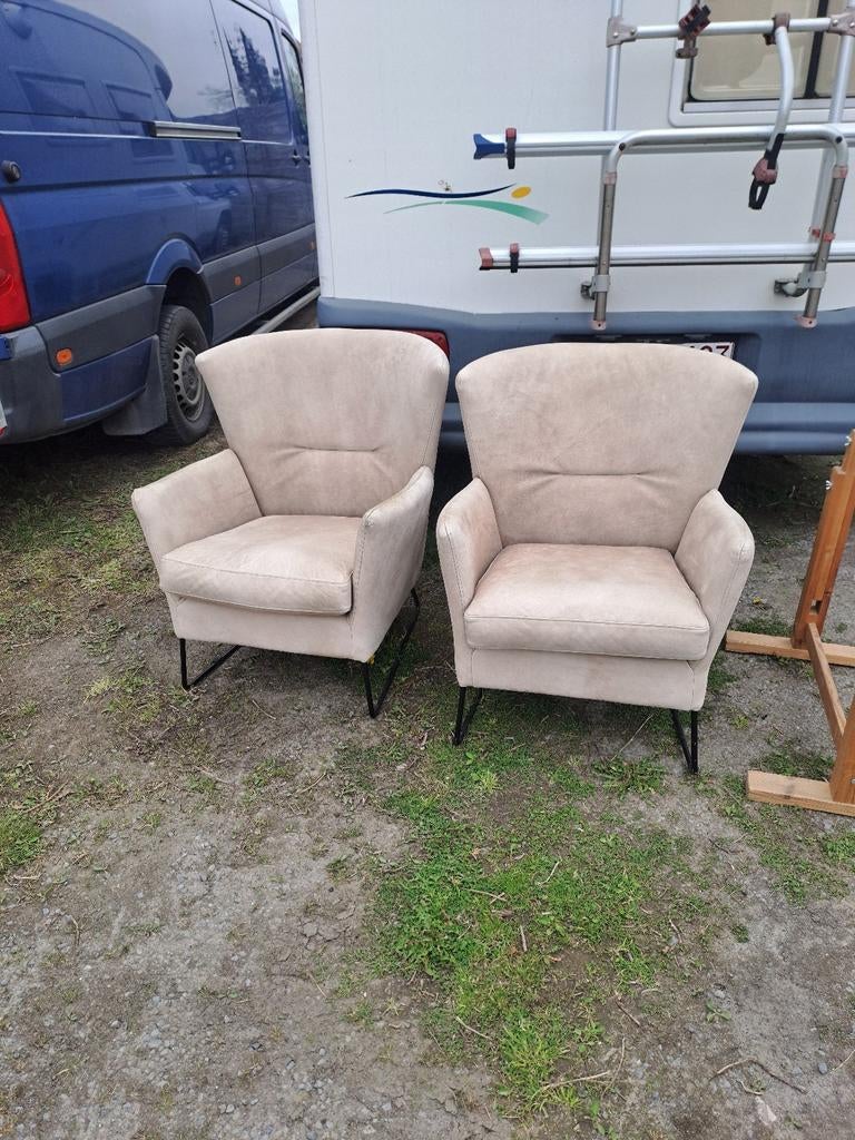 Fauteuils en cuir, Enlèvement