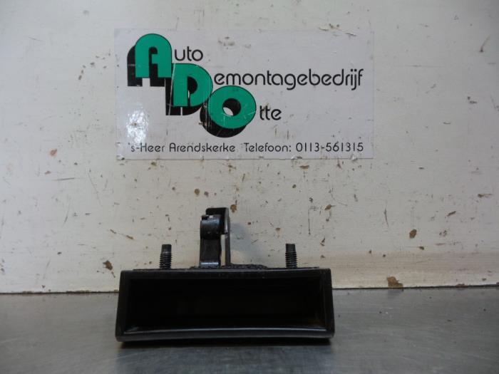 Poignée portière arrière camionnette d'un Nissan NV200, -, Utilisé, -, Nissan