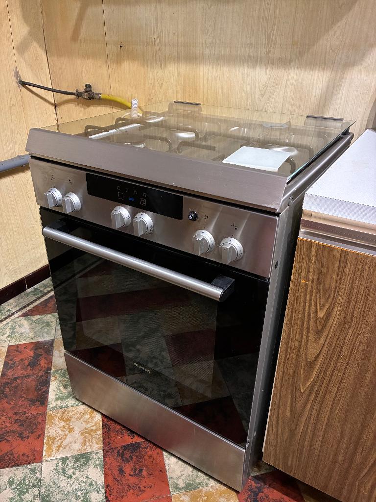 Cuisinière mixte Siemens, Electroménager, Gaz, 4 zones de cuisson, Enlèvement, Utilisé