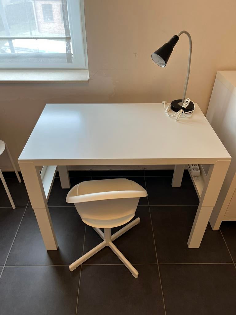 Ikea kinderbureau met stoel en lamp, Ophalen, Zo goed als nieuw