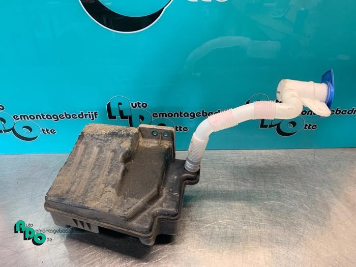 Ruitensproeiertank voor van een Volkswagen Caddy (Caddy 04-), Gebruikt, -, Volkswagen, -
