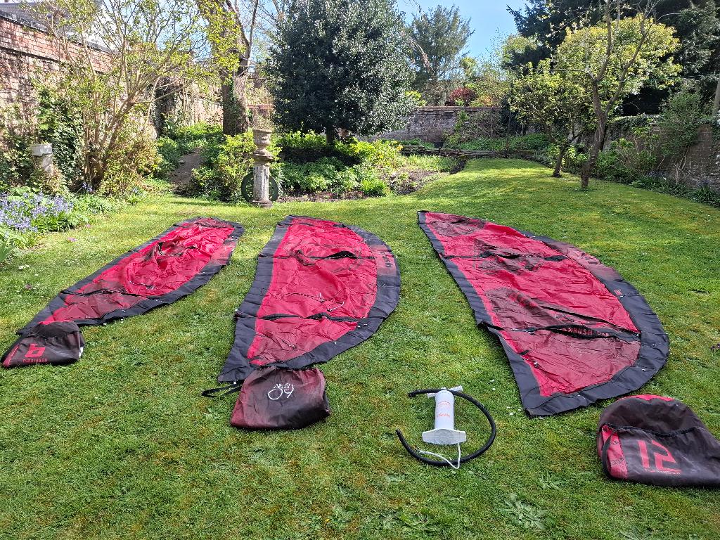 Kitesurf : ailes (6m, 9m, 12m), planche, barres et harnais, Double astuce, 9 m², Enlèvement, Ensemble de kite