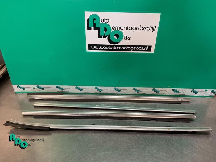 Joint de vitre d'un BMW 7-Serie, Autos : Pièces & Accessoires, -, 3 mois de garantie, Utilisé, -