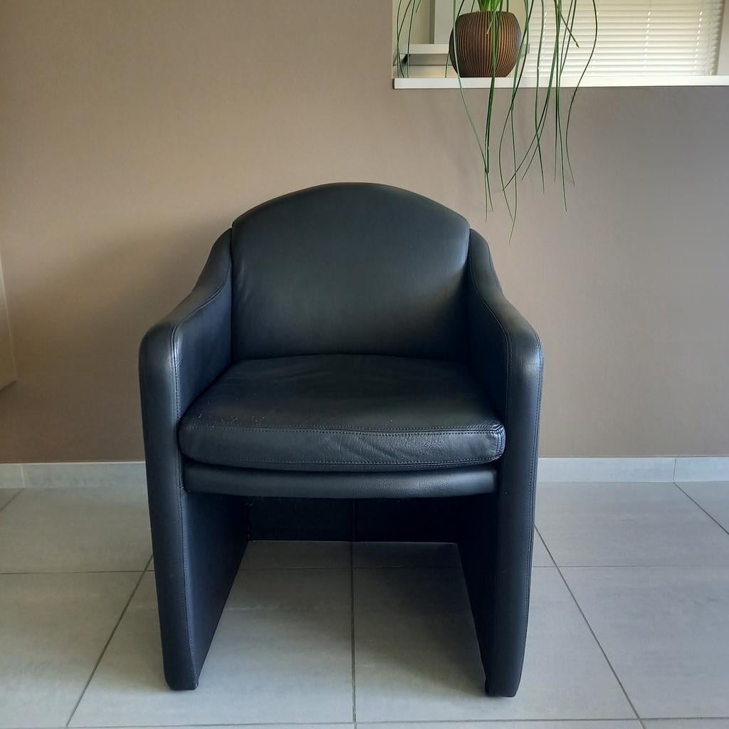 Zwarte, lederen kuipzetel, Ophalen