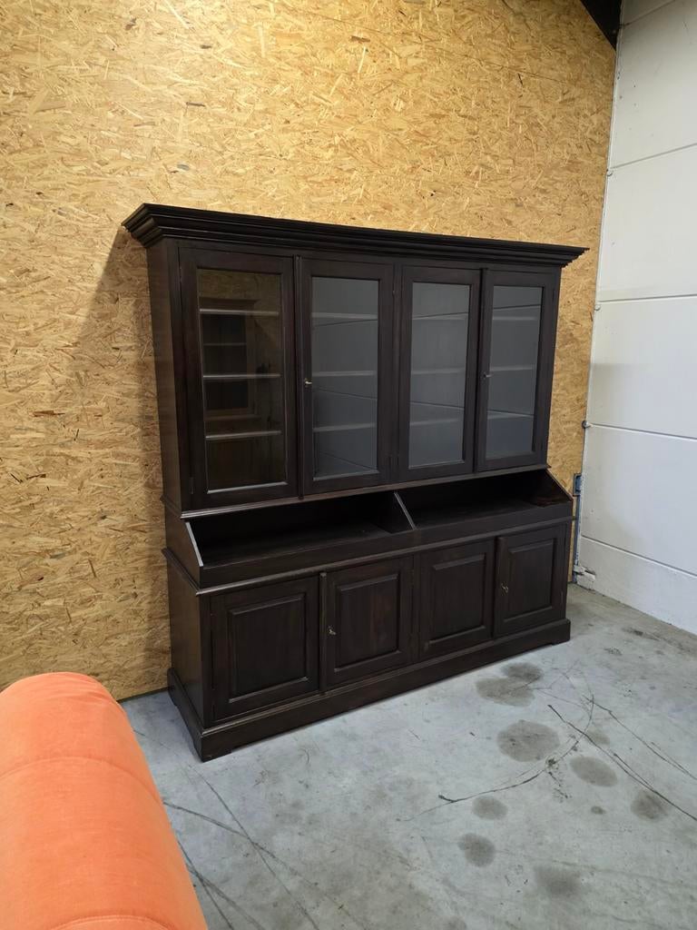Mooie donkerbruine massief houten buffetkast/vitrinekast 217, Huis en Inrichting, Kasten | Buffetkasten, Ophalen