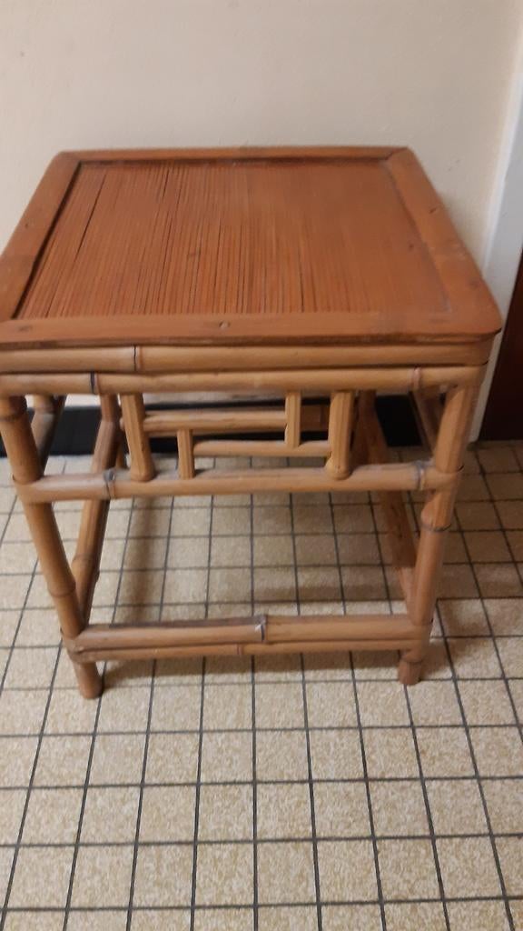 Tafeltjes rotan, ijzer, Ophalen