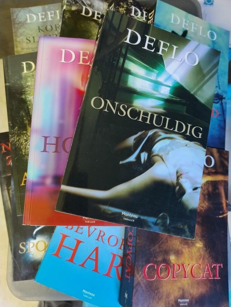 Lot van 11 Deflo boeken, Boeken, Ophalen, Gelezen, Luc Deflo, België