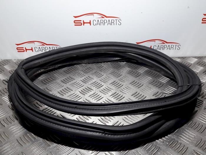 Joint caoutchouc porte coulissante droite d'un Mercedes Vito, 3 mois de garantie, Utilisé, -, -