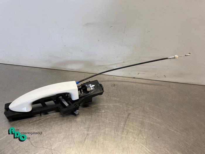 Poignée portière 2portes gauche d'un Ford Fiesta (Fiesta 0, Autos : Pièces & Accessoires, -, 3 mois de garantie, -, -