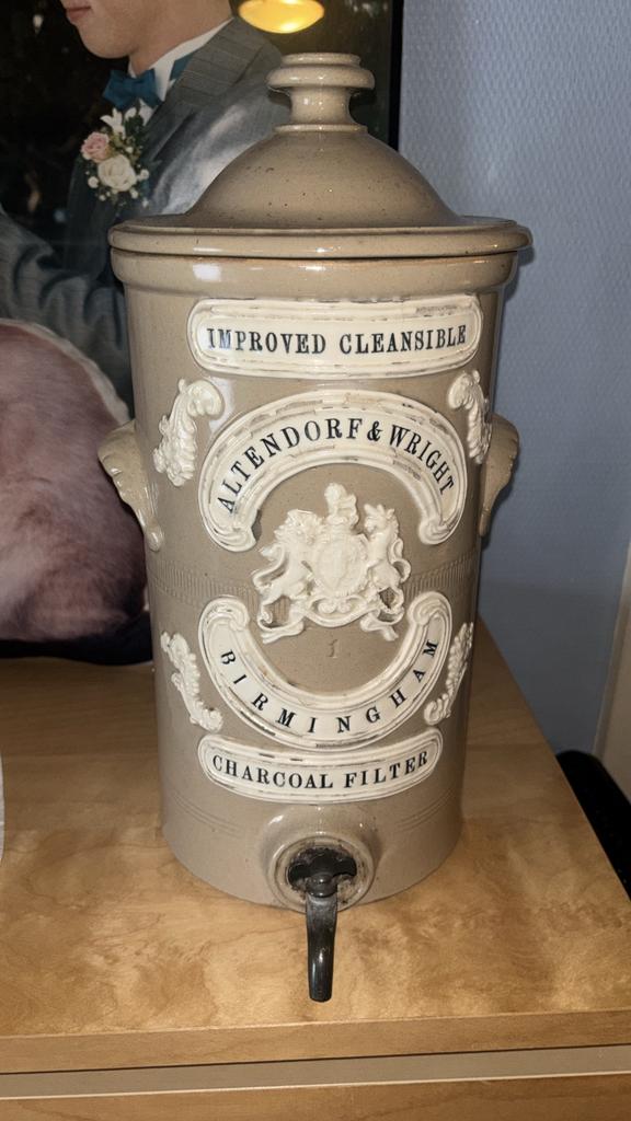 Oud Waterfilterapparaat, Enlèvement