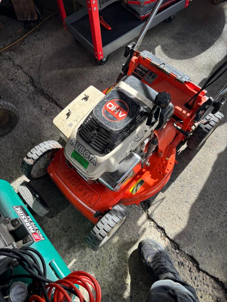 Lot de 2 tondeuse kubota, Jardin & Terrasse, Tondeuses à gazon, Enlèvement, Utilisé, Bac de ramassage