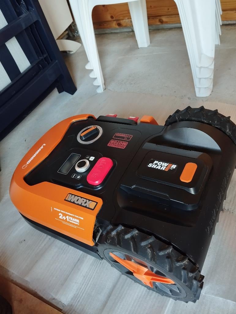 Robot tondeuse Worx Landroid 1000 m2+ Carport neuf!!, Jardin & Terrasse, Tondeuses robotisées, Enlèvement, Utilisé, 20 à 25 cm