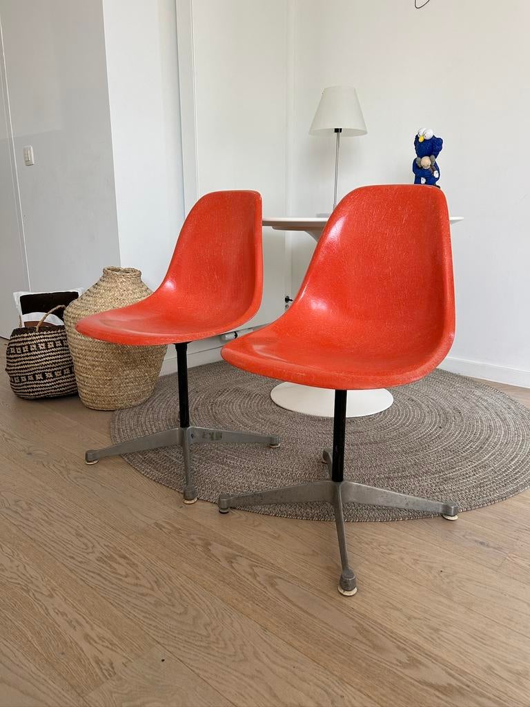 2 Vintage Eames sidechairs – Herman Miller – fibreglass, Ophalen of Verzenden, Zo goed als nieuw, Twee